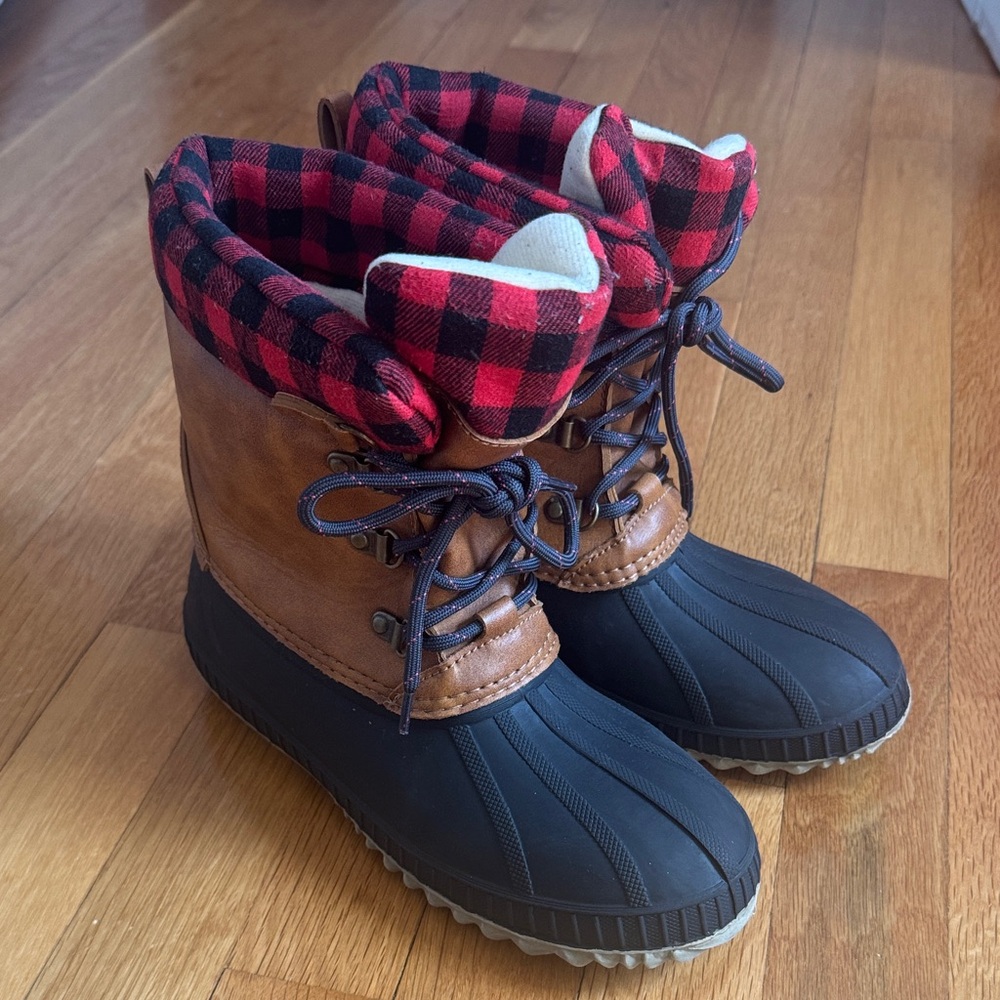 GAP Kids Black Rubber and Brown Faux-Leather Snow Boots with Red Plaid Cuff